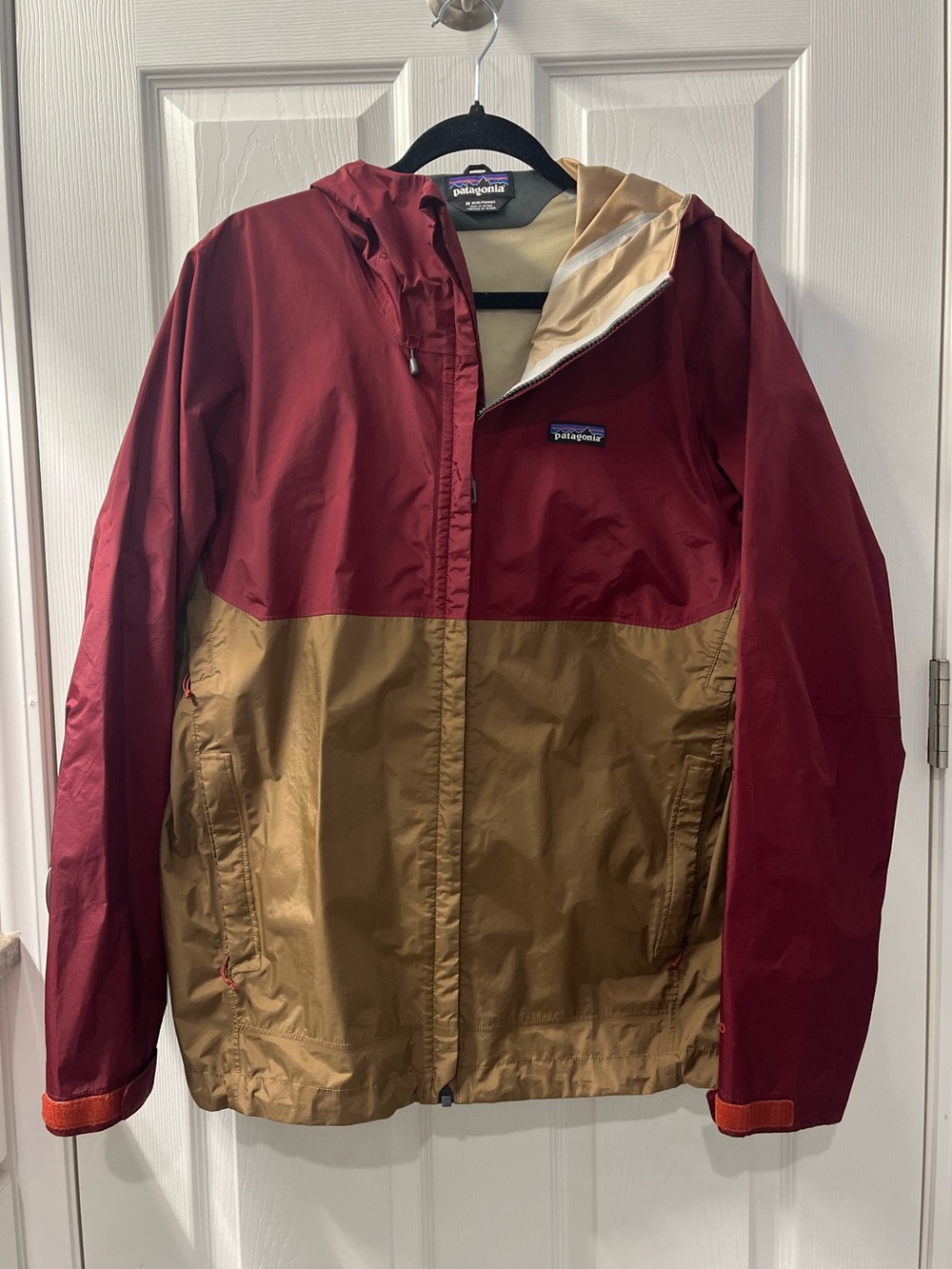 Men’s Patagonia rain/wind jacket